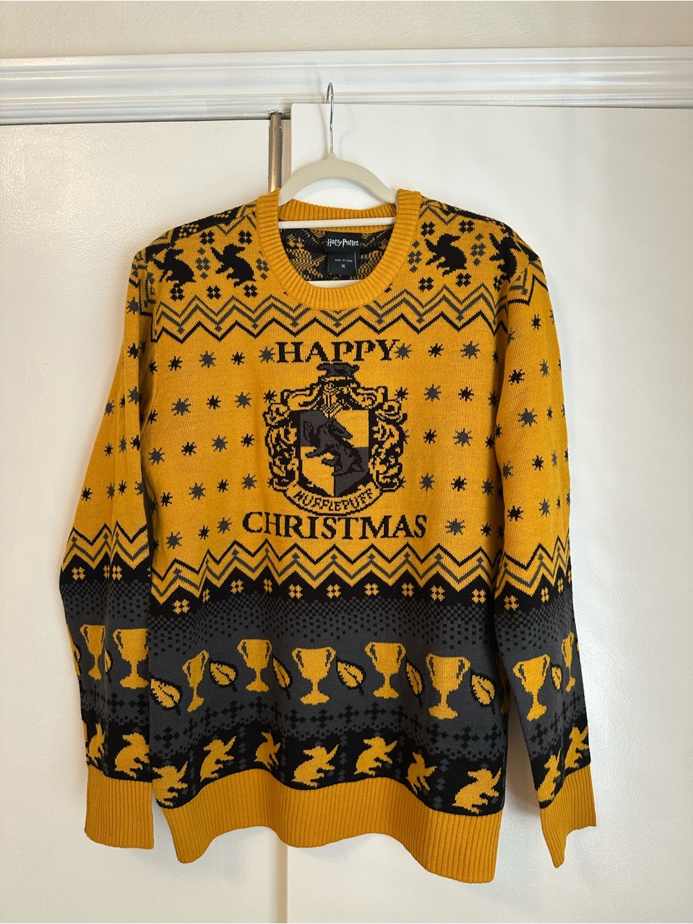 Harry Potter Yellow and Black Crewneck Sweater.Size XL